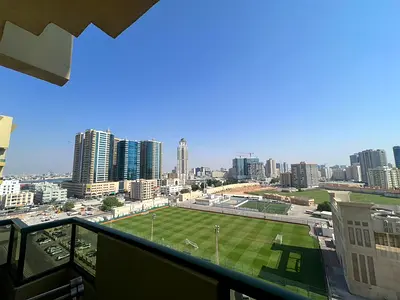 ارخص غرفتين وصاله مع بلكونة باطلالة مفتوحة مساحه كبيره غرفه ماستر 2 حمام ومطبخ كبير ومشمس موقع مميز بارخص سعر
