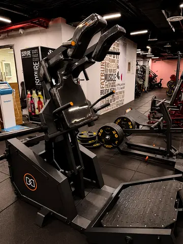 Booty builder V squat