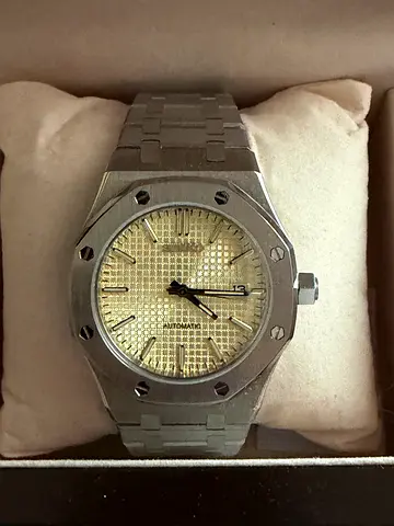 Stainless Steel Men's Wristwatch with Octagonal Bezel and Textured Dial
