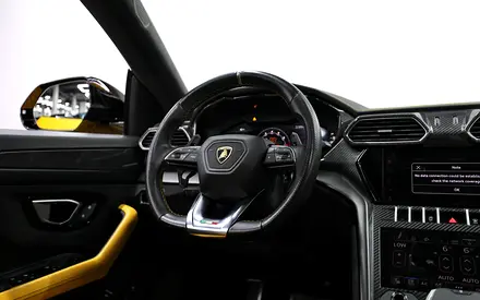 2022 Lamborghini URUS thumbnail 15