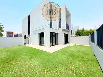END CORNER UNIT NEAR TO ALL AMENITIES 4BR+MAID VILLA