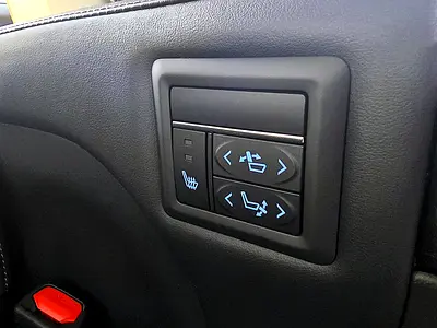 صورة 17 لـ 2025 Toyota GRANVIA