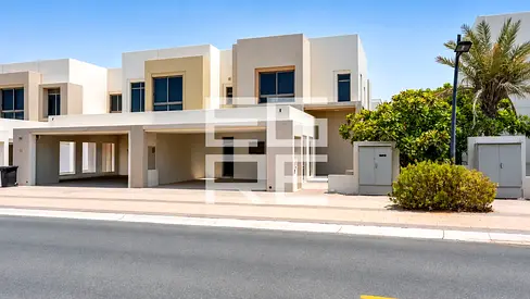 Spacious 4-Bedroom Townhouse | Private Garden
