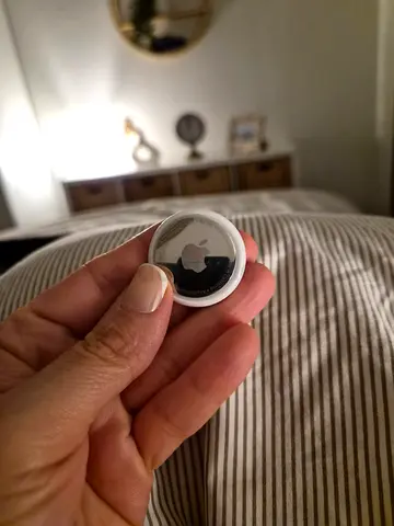 Apple airtag 1st generation
