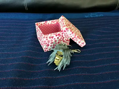 Iron Maiden Legacy of the Beast: Holy Smoke Eddie Keychain