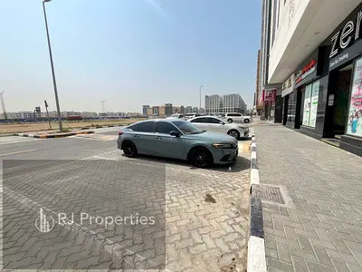 LUXURY SHOP WITH WASHROOM 1MONTH FREE READY TO MOVE VERY PRIME LOCATION JUST 70k