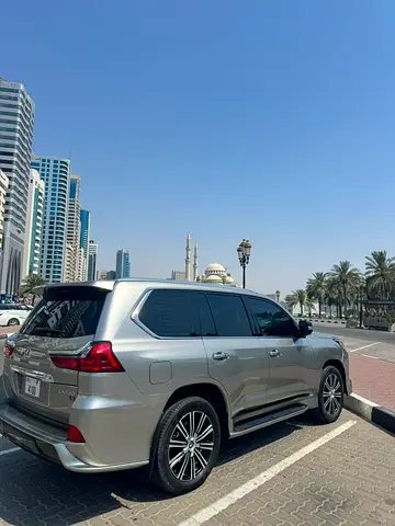 صورة 2 لـ 2019 Lexus LX-SERIES