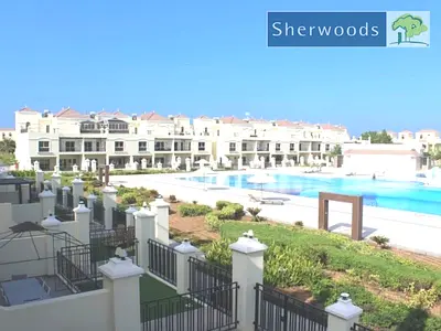 Next to the Pool - Huge 3 Beds - Clean and Cosy