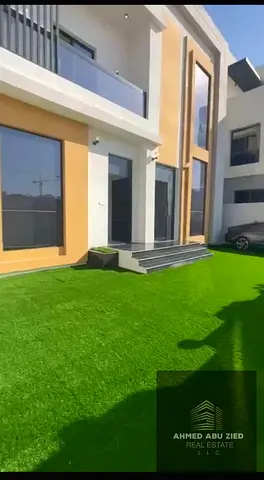 فيلا مستقلة فاخرة للبيع في الحليو 1 عجمان، 5 غرف ماستر، 7 حمامات، أرضي وأول وروف، واجهة حجر، تشطيب ألترا سوبر لوكس، أرض 3014 قدم، موقع مميز، تملك حر.