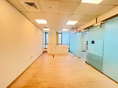 Fully Fitted With Glass Partition 1 Step to Metro Independent Office