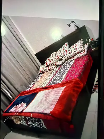 King size bed with headboard and mattress - good condition , Hydraulic storage