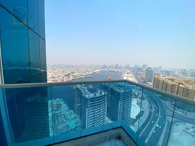 Three bedrooms and a living room with a sea view, a hallway, a storage room, two balconies, a gym,