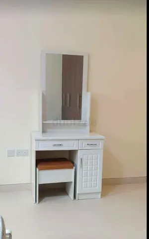 White dressing table with mirror and stool BRAND NEW
