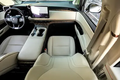 صورة 14 لـ 2024 Lexus LM-SERIES