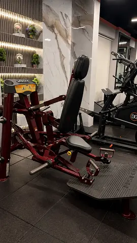 Hoist hack squat / dead lift / shrug