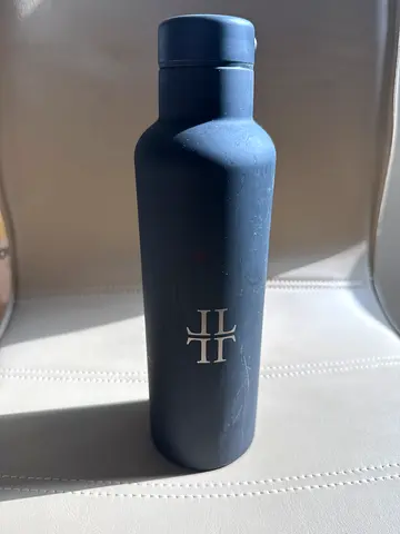 Matte Black Reusable Water Bottle — 750ml, insulated