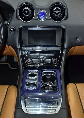 2013 Jaguar XJ — миниатюра 16