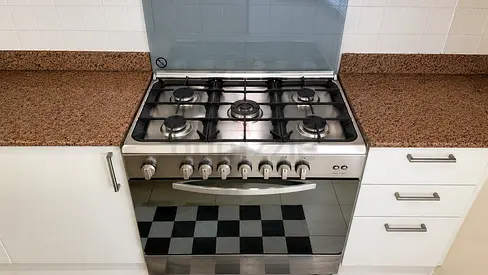Stainless Steel 5-Burner Gas Cooker with Oven - Good Condition
