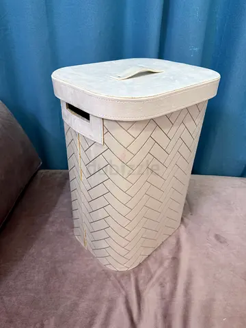 Woven-style Beige Laundry Hamper with Lid