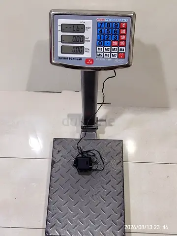 Digital Industrial Floor Scale with LED Display - Working Condition