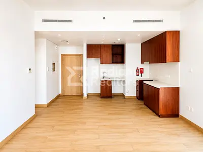 Beachside Living | Spacious 1BR | Vacant Now