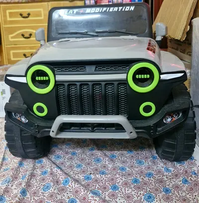 Kids 4x4 Ride-On Jeep Toy (Battery Powered) - Good Condition