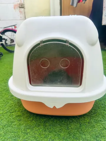 Cat Litter Box for Sale 🐱 Excellent condition, clean and ready to use.