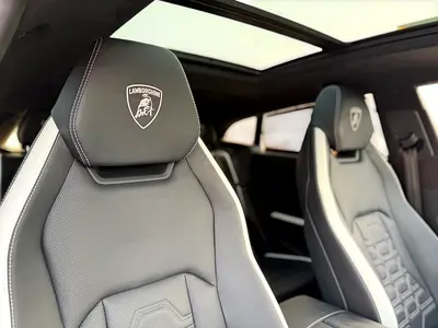 2025 Lamborghini URUS thumbnail 12