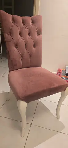 6 pink homes R Us Upholstered tufted dining chair in mauve with white legs.