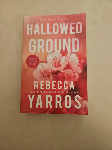 Rebecca Yarros- Hallowed Ground