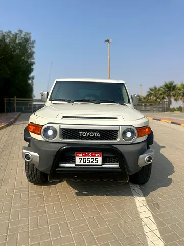 Toyota FJ Cruiser Extreme 2011 GCC Specs Original Paint