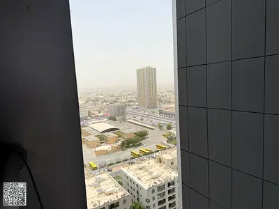 غرفة وصالة للإيجار السنوي في عجمان النعيمية 3 أبراج سيتي تاور مقابل جراند مول باركينج مجاني 2 حمام بلكونة بإطلالة على الشارقة