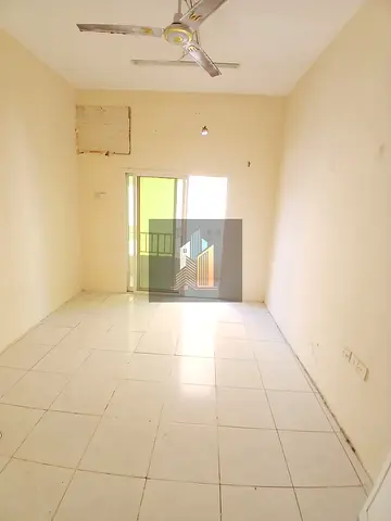 WITH BOLCONY NEAR LULU FAMILY BUILDING APPARTMENT ,KUCHA PARKING AVAILABLE