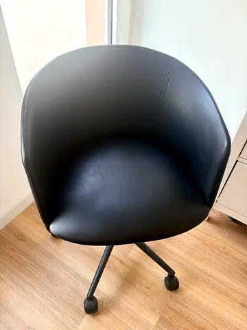 Black Modern Swivel Office Chair with Wheels - Good Condition