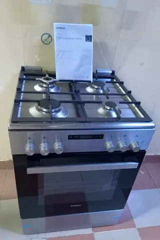 Siemens top gas oven is electric latest model same like new condition
