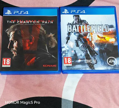 PS4 Games - Metal Gear Solid V: The Phantom Pain & Battlefield 4 (2 discs)