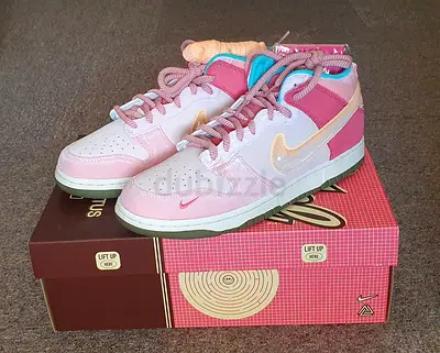 Nike Dunk Mid x Social Status Strawberry Milk Size 9,5US