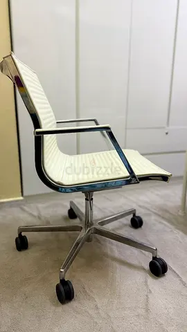 Original LUXY Italian Designer Executive Chair – Off-White Leather