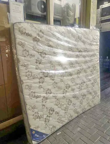 King size 180x200cm mattress.  Same day delivery