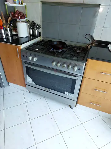 Used freestanding gas stove with oven - good working condition
