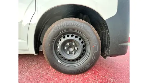 صورة 15 لـ 2026 Toyota HIACE
