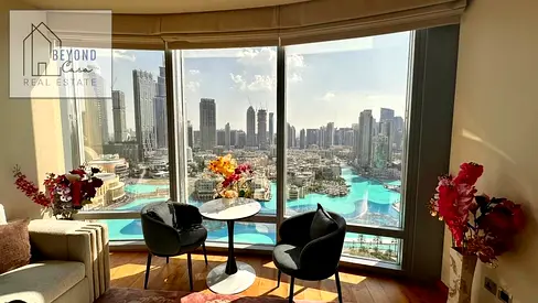 إطلالة كاملة على نافورة دبي | سكن أيقوني في برج خليفة | مفروشة بالكامل