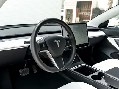 صورة 9 لـ 2021 Tesla MODEL 3