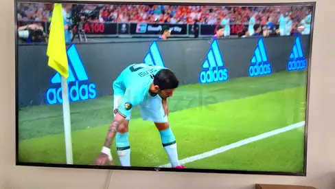 Sony 4K 85-inch LED TV - Excellent Working Condition. Screen Edge Peeling / Minor Display Defect