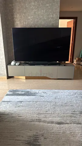 Samsung 72” 8K QLED TV