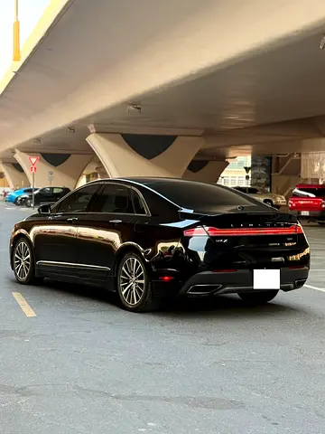 صورة 2 لـ 2017 Lincoln MKZ