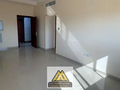 شقة غرفة وصالة (ثاني ساكن) مع غرفة ماستر وخزائن بالحائط للإيجار في الجرف 2، عجمان – قرب المدارس وسيتي سنتر