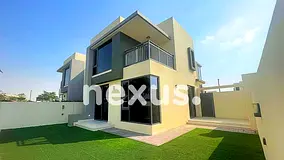 Family Living | End Unit | Landscaped Garden