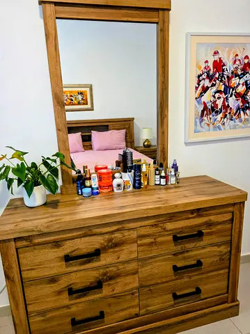 Beautiful Full Bed Set Urgent Sale – Going cheap. Bed + Dresser + 2 Side Tables