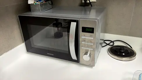 Compact stainless steel Kenwood microwave - good working condition